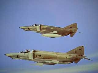 Vuelo en formaci�n de dos RF-4C (CR.12) 