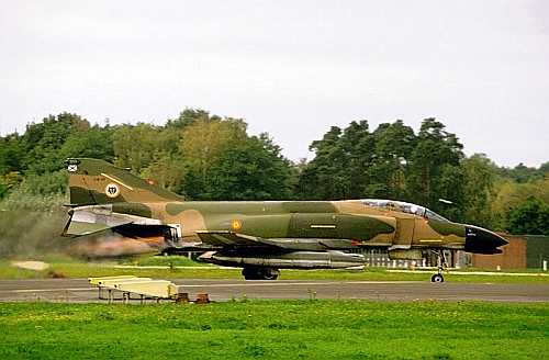 spnrhino.jpg (22801 bytes)